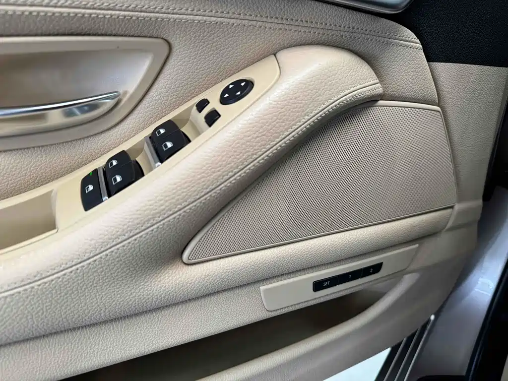 BMW 5 Series 2015 — фото 14