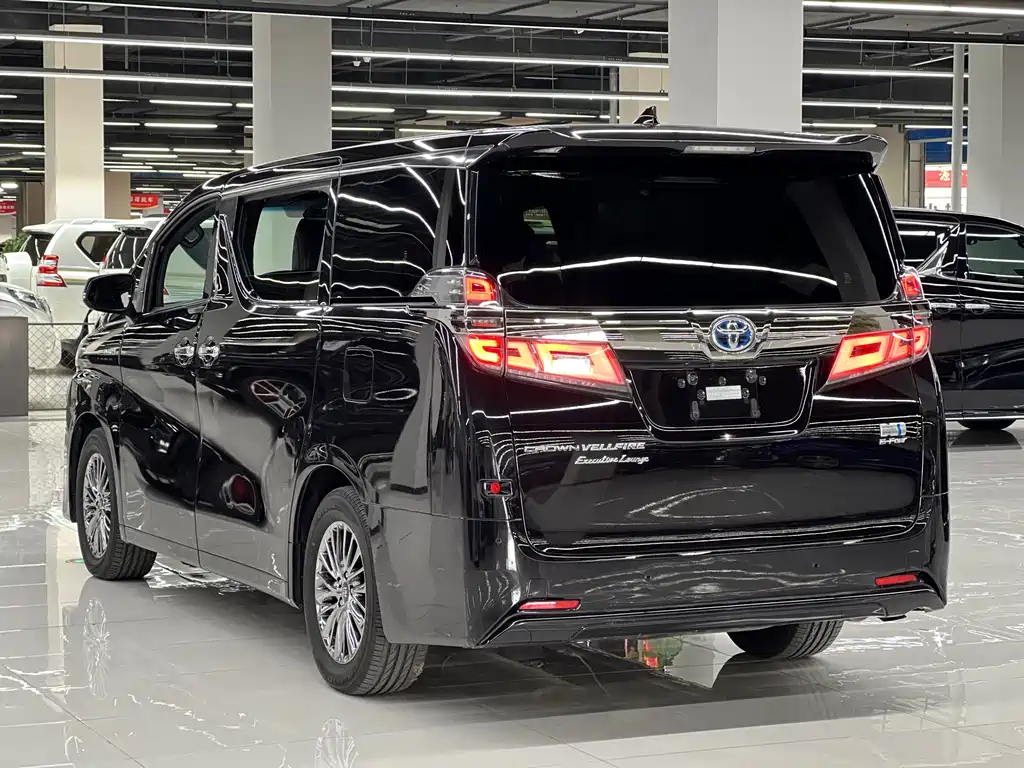 Toyota Vellfire 2022 — фото 6