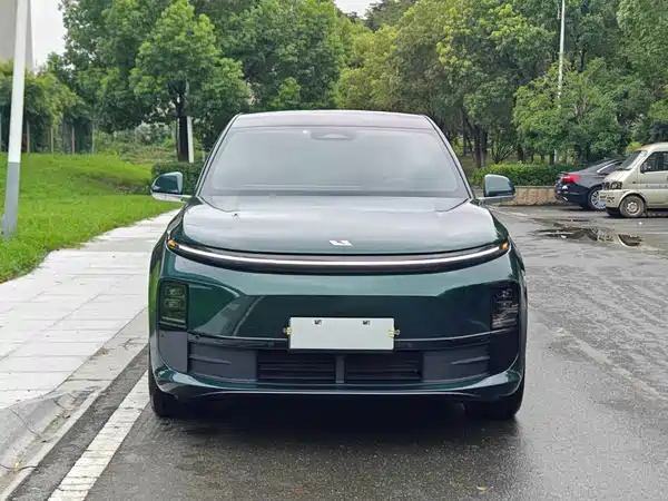 Li Auto L6 2025