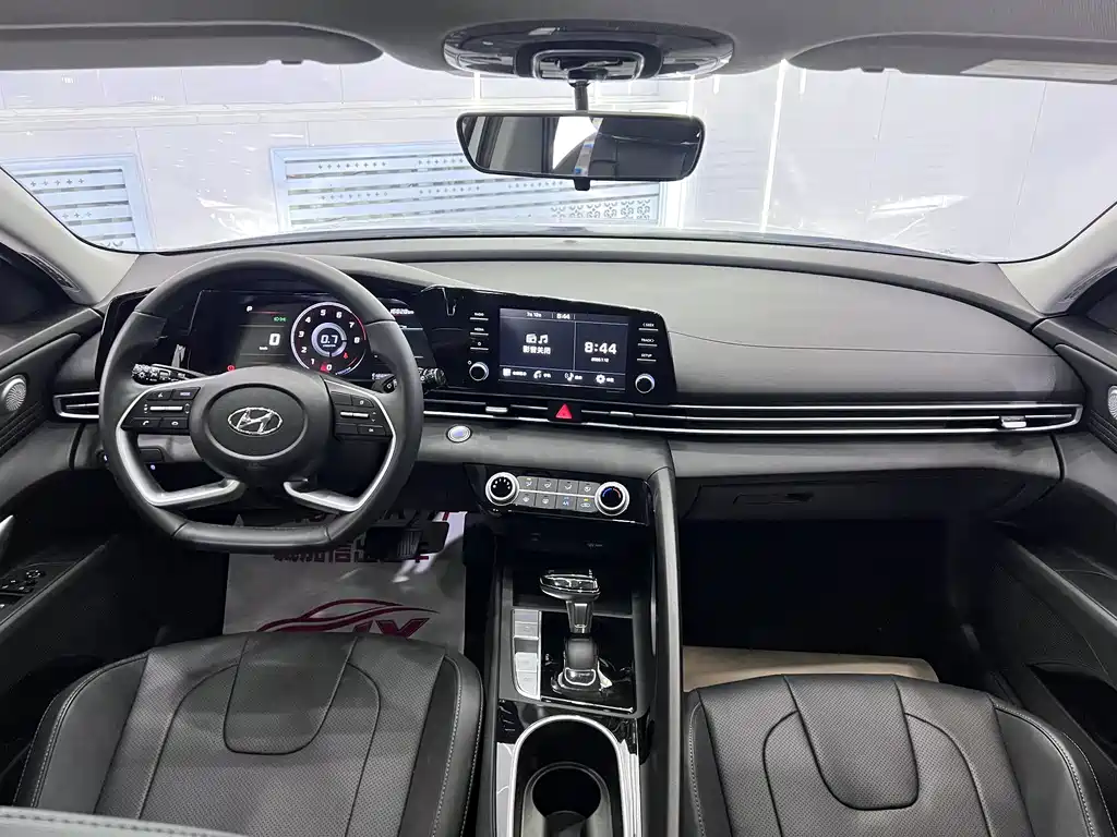 Hyundai Elantra 2023 — фото 13