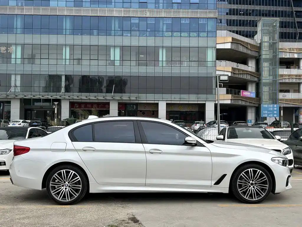 BMW 5 Series 2018 — фото 4