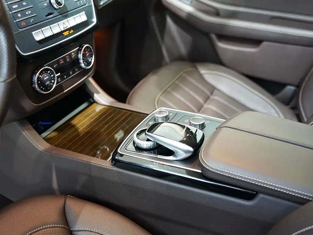 Mercedes-Benz GLS 2017 — фото 14