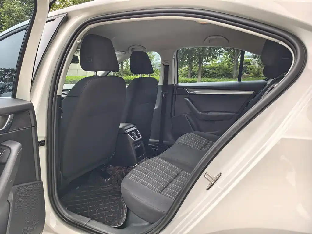 Skoda Octavia 2019 — фото 11