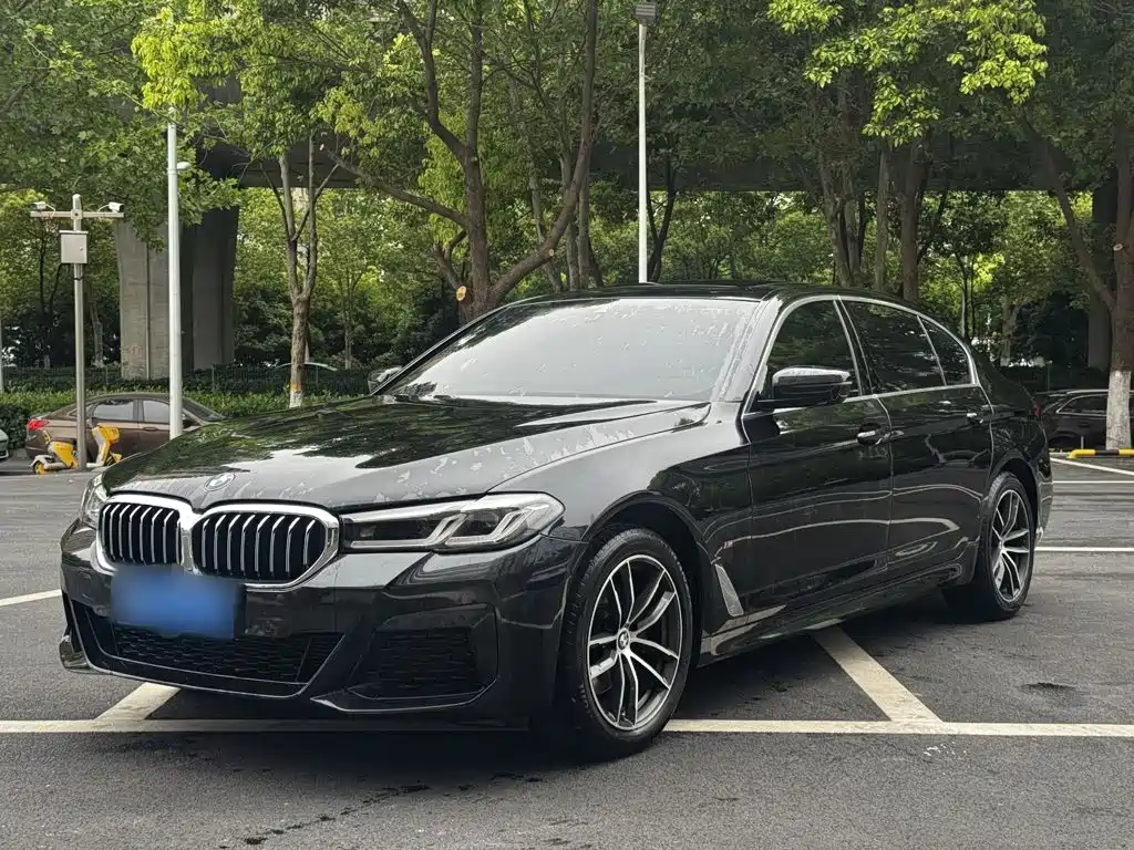 BMW 5 Series 2023 — фото 1