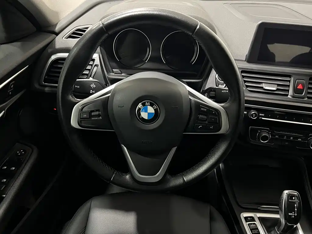 BMW 1 Series 2020 — фото 14
