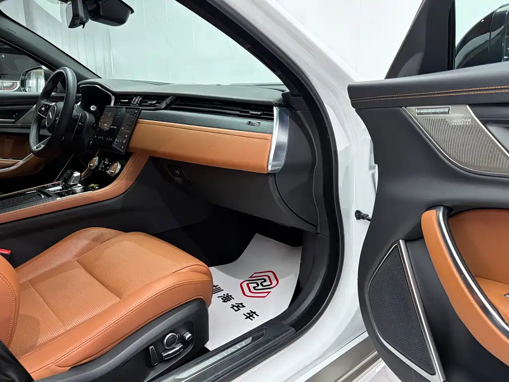 Jaguar XFL 2024 — фото 11