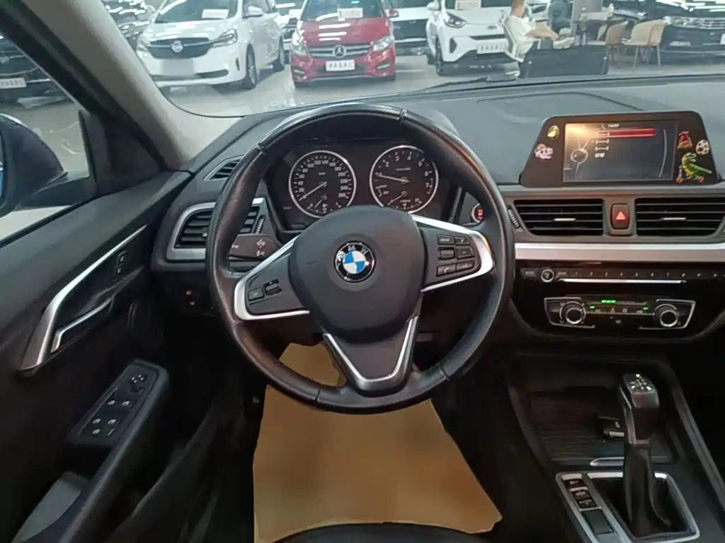BMW 1 Series 2017 — фото 11