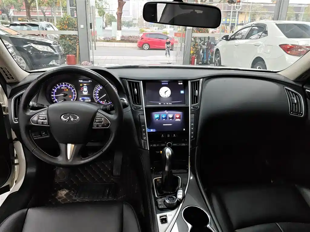 Infiniti Q50L 2018 — фото 10