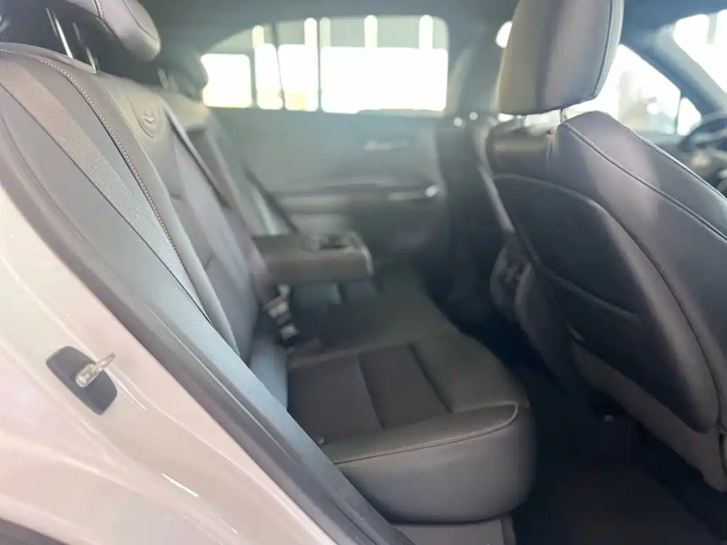 Cadillac XT4 2020 — фото 10