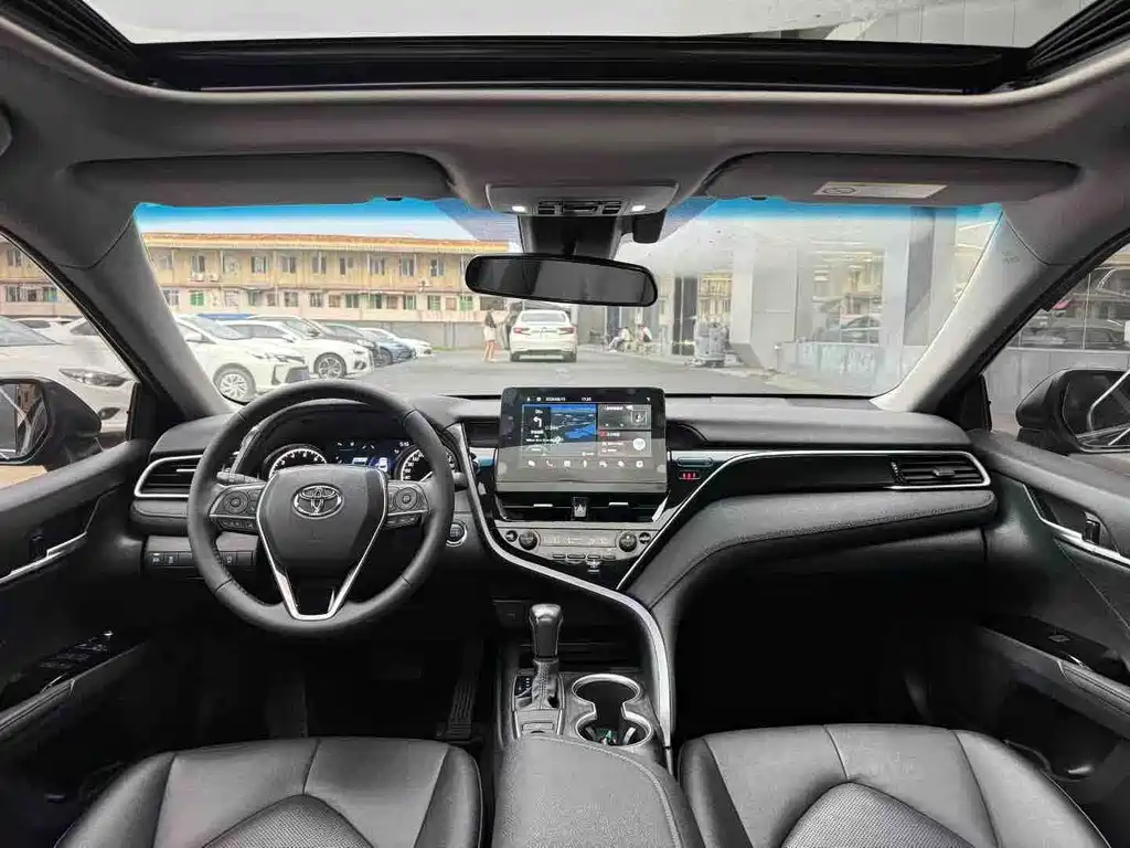 Toyota Camry 2022 — фото 5