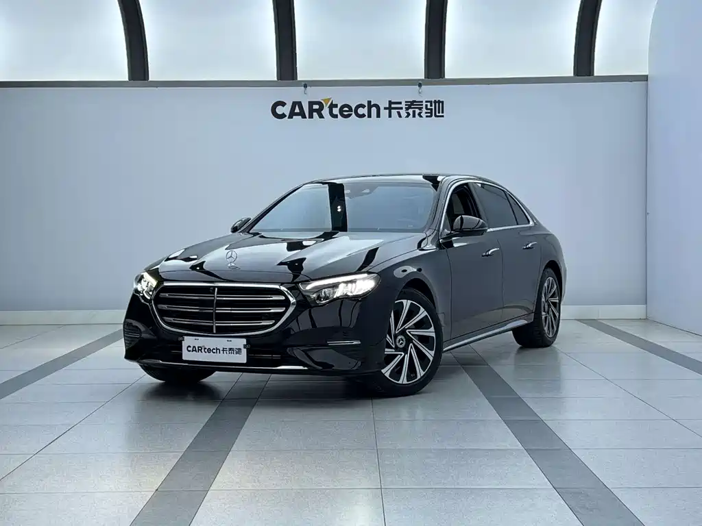 Mercedes-Benz E-Class 2025 — фото 1