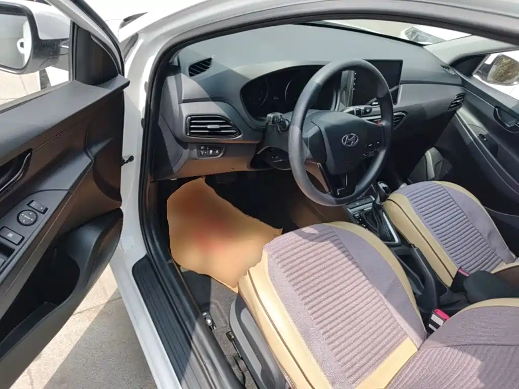 Hyundai Elantra 2023 — фото 16