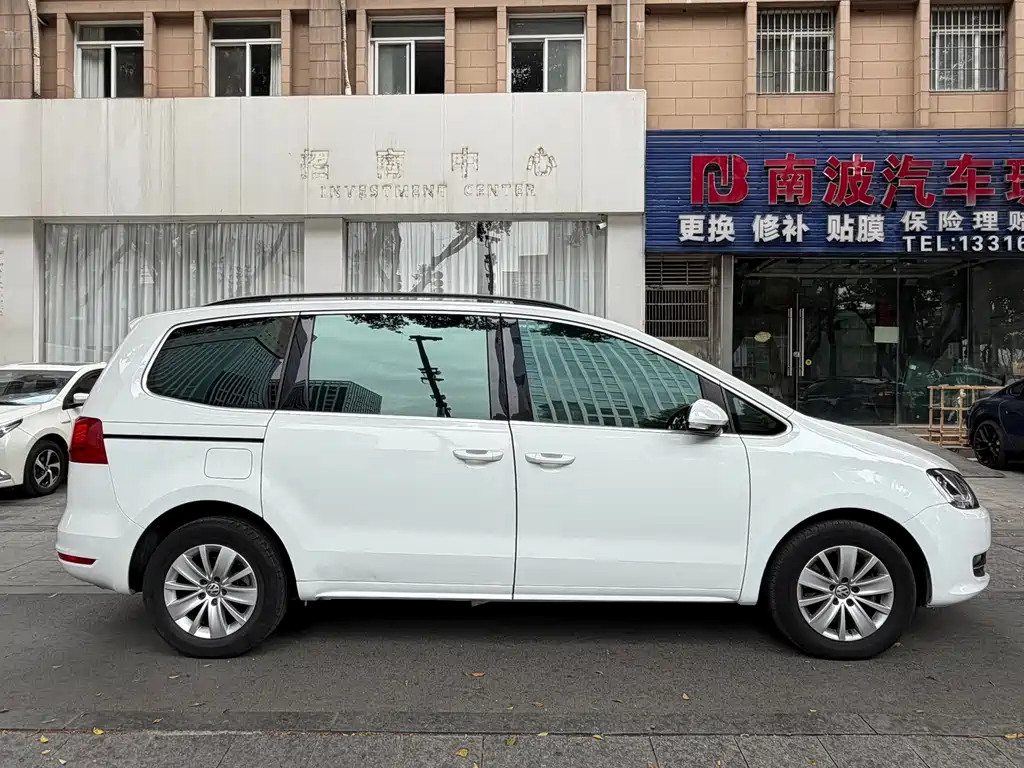 Volkswagen Sharan 2017 — фото 14
