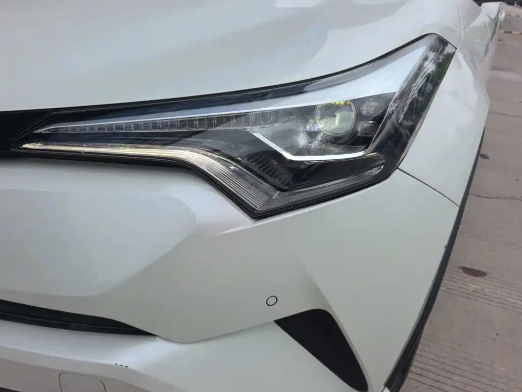 Toyota C-HR 2018 — фото 24