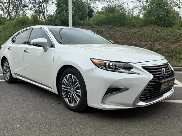 Lexus ES 2016