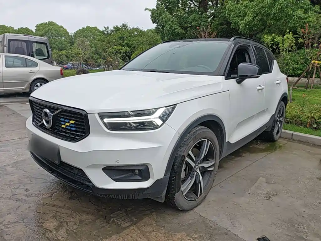 Volvo XC40 2020 — фото 2