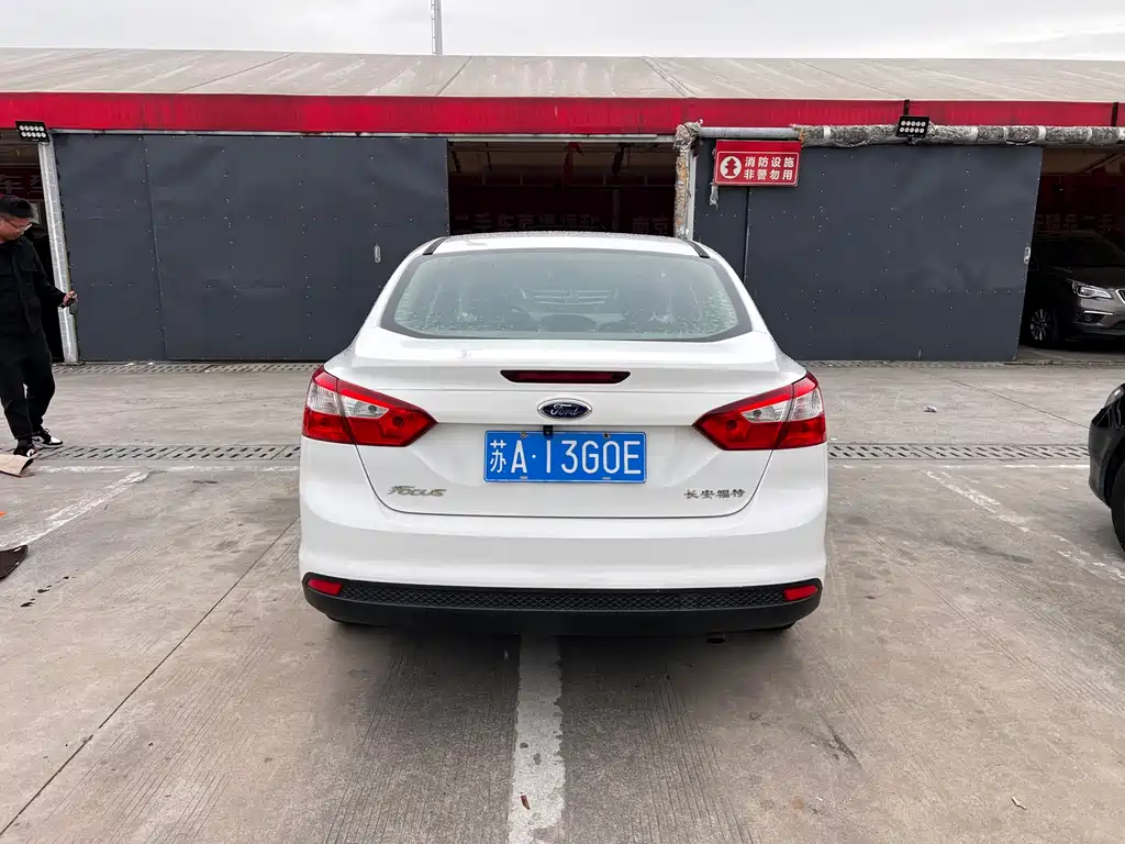 Ford Focus 2014 — фото 14