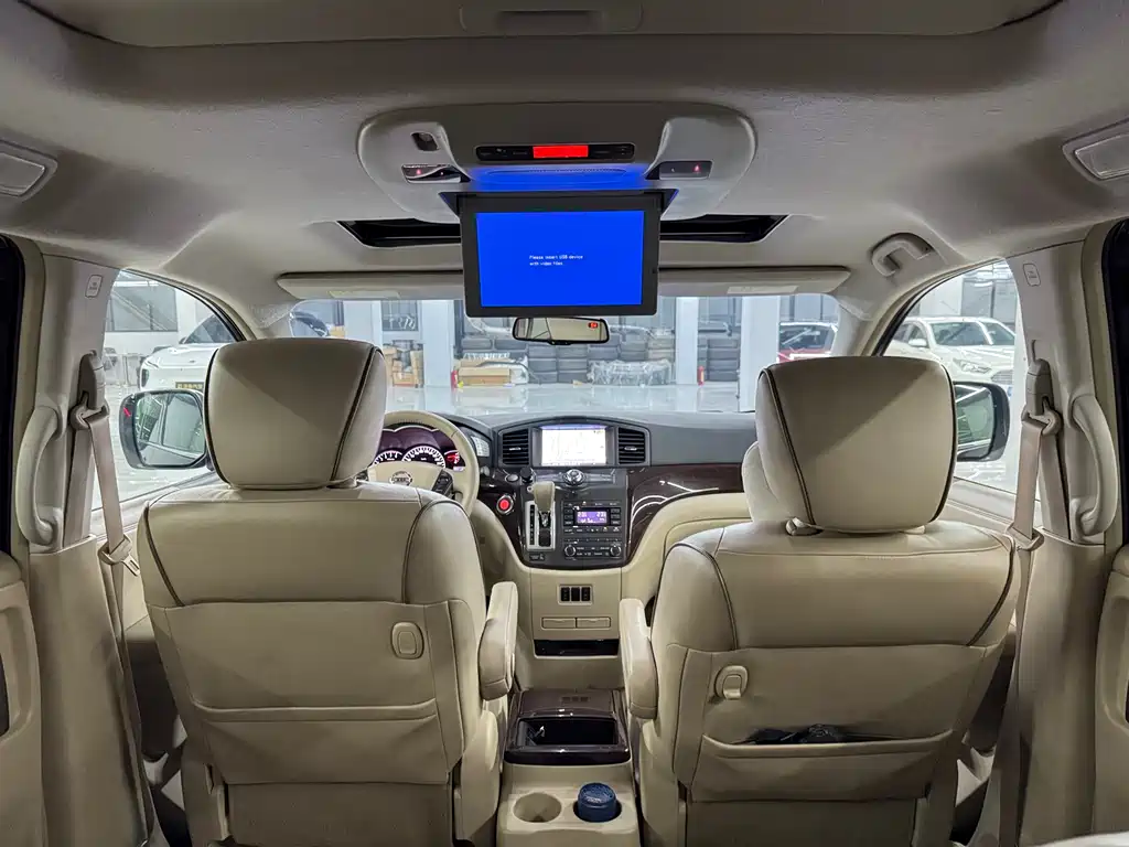 Nissan Quest 2015 — фото 10