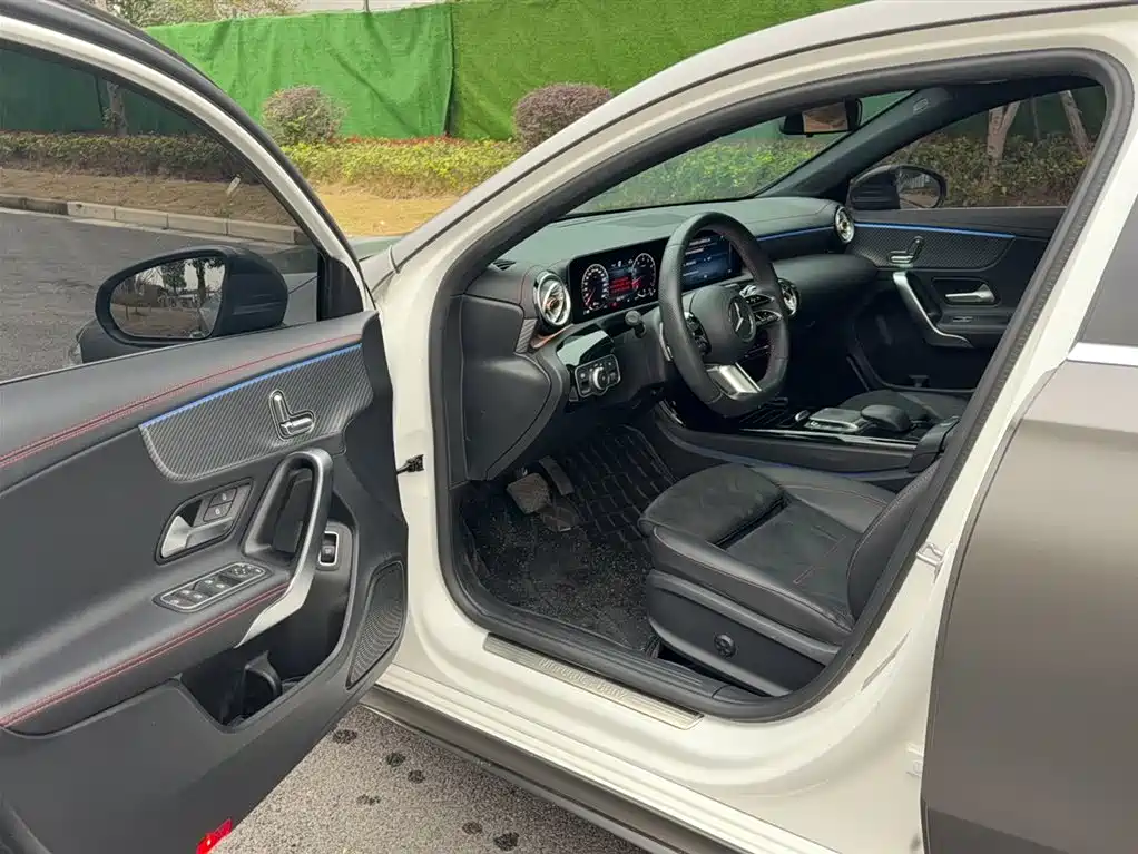 Mercedes-Benz A-Class 2023 — фото 13