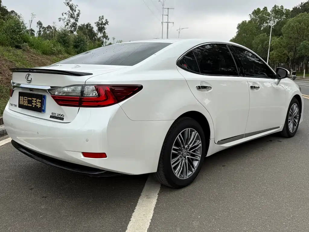Lexus ES 2017 — фото 6