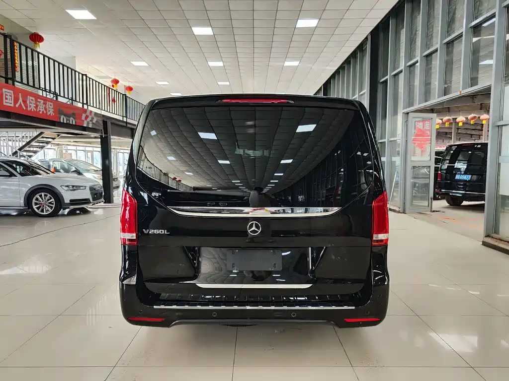 Mercedes-Benz V-Class 2022 — фото 31