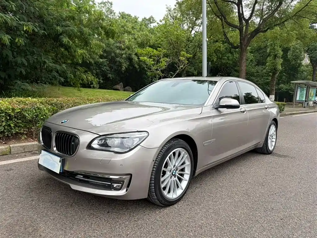 BMW 7 Series 2014 — фото 1