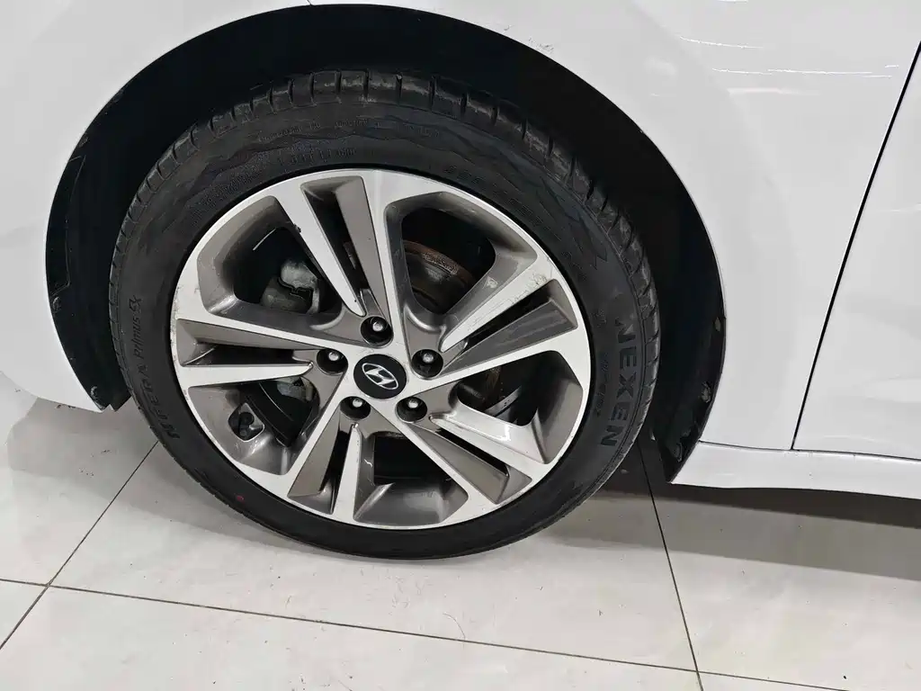 Hyundai Elantra 2016 — фото 14