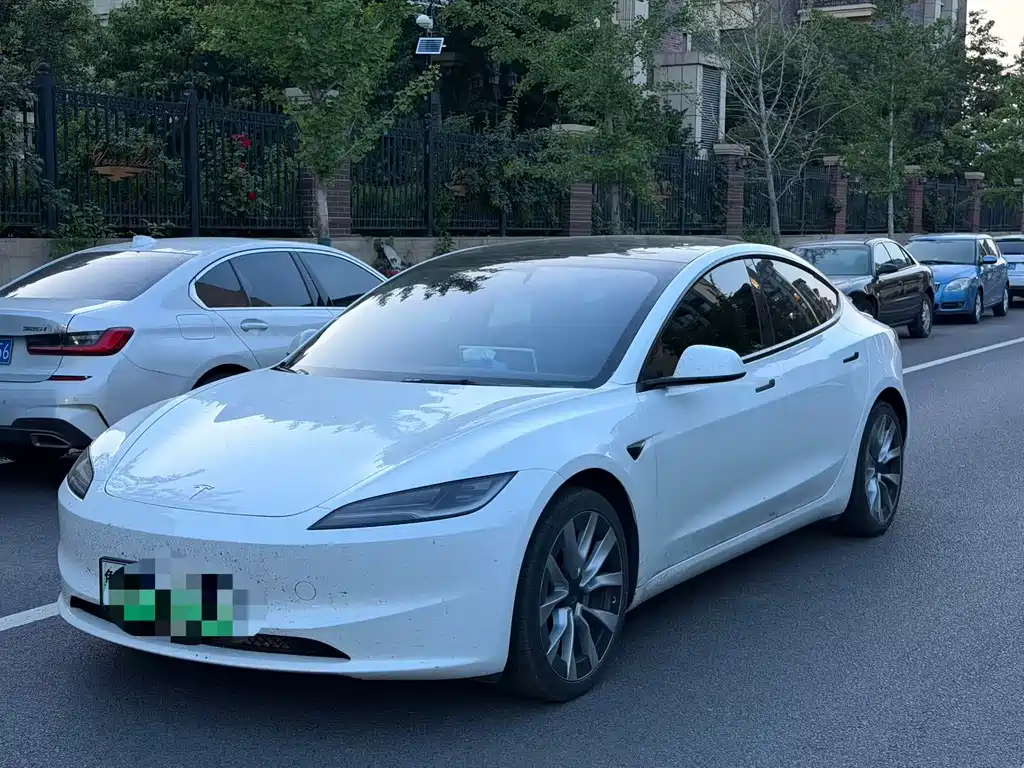Tesla Model 3 2023 — фото 1