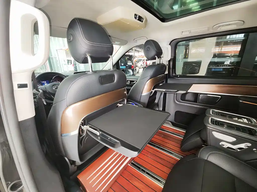 Mercedes-Benz V-Class 2022 — фото 20