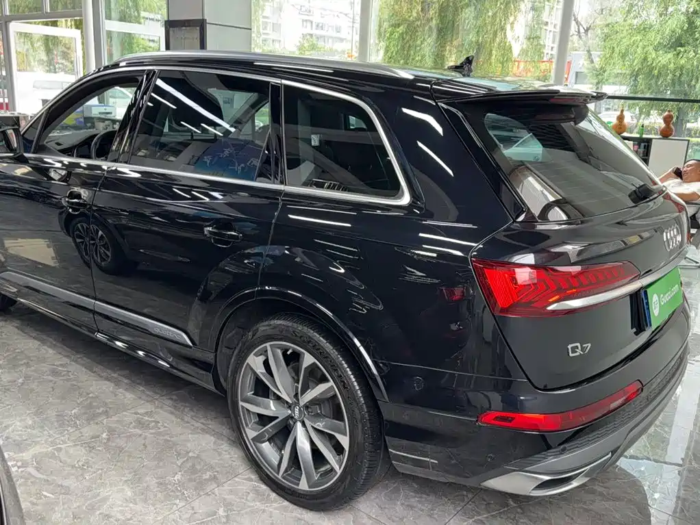 Audi Q7 2021 — фото 9