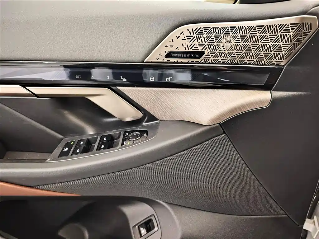 BMW 5 Series — фото 12