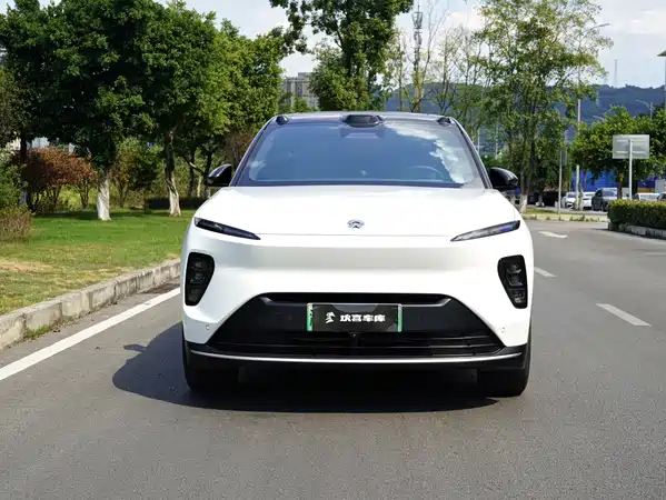 NIO ES8 2025