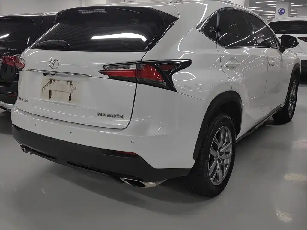 Lexus NX 2017 — фото 11