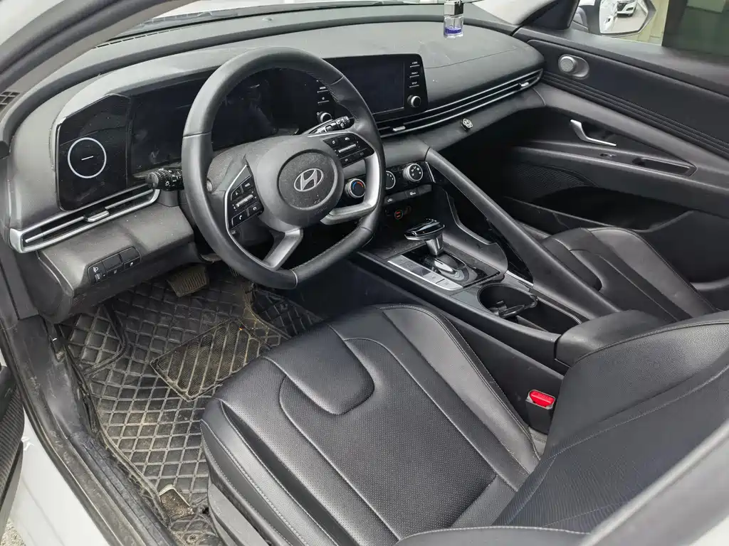 Hyundai Elantra 2024