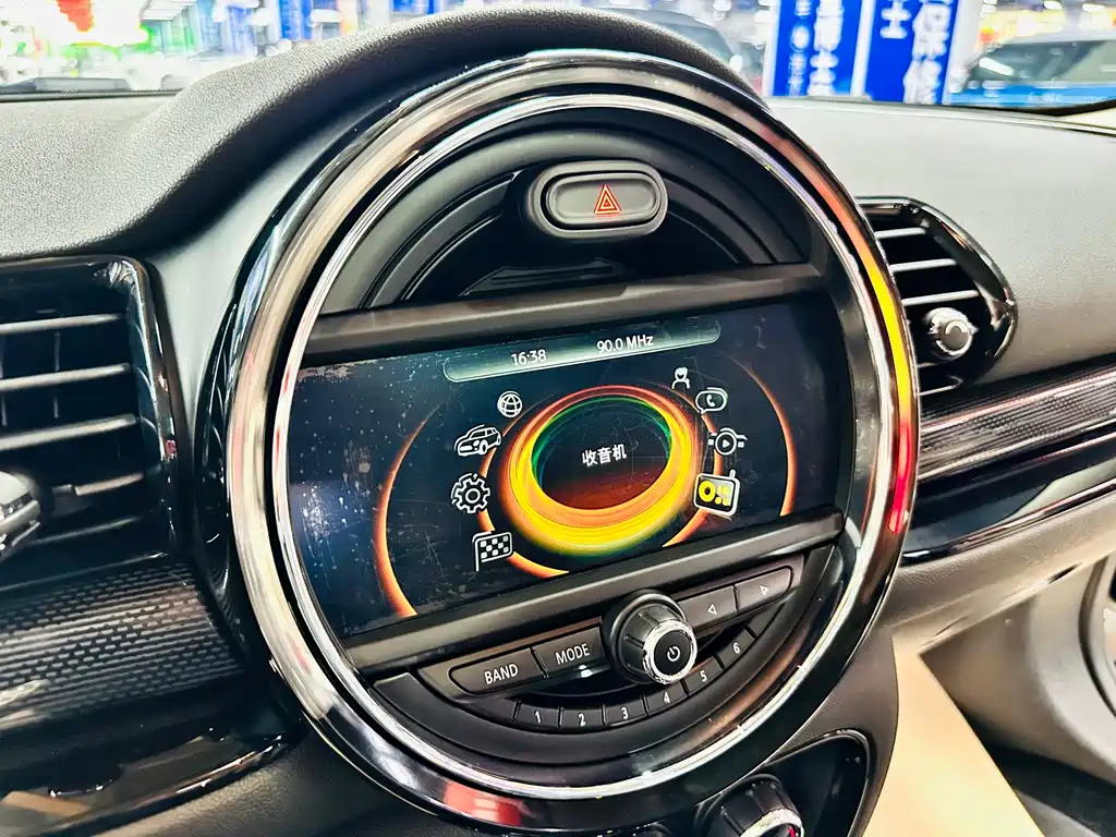 MINI Clubman 2018 — фото 44