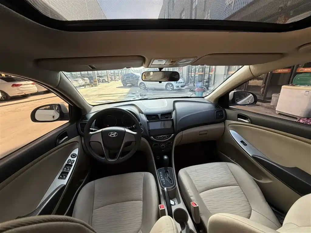 Hyundai Verna 2016 — фото 12