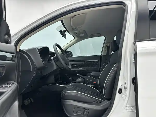 Mitsubishi Outlander 2023