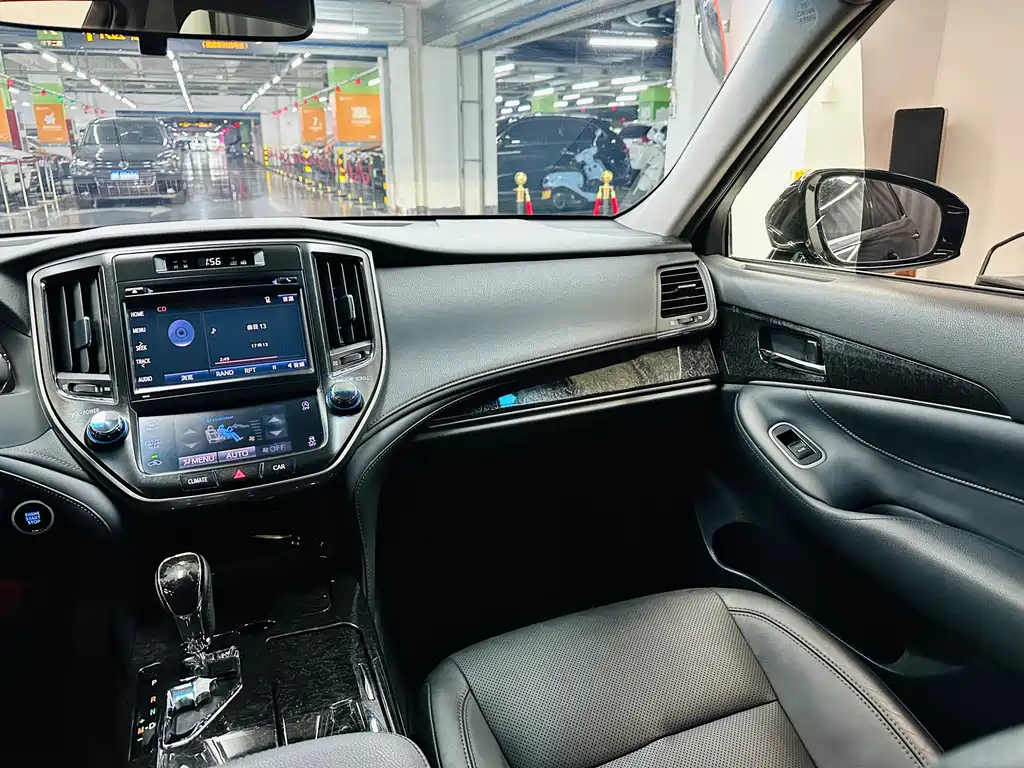 Toyota Crown 2018 — фото 11