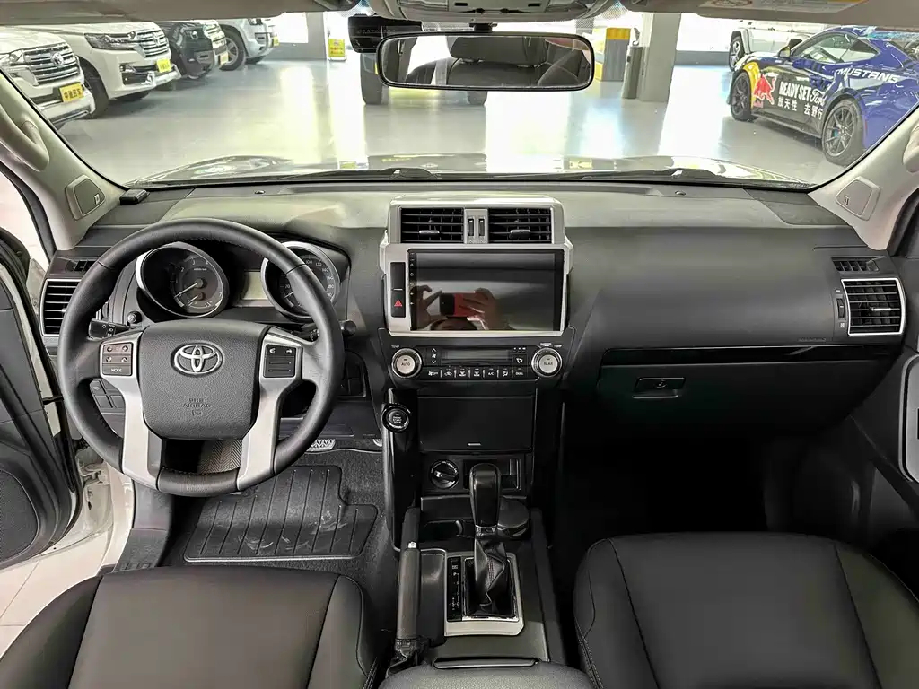 Toyota Prado 2016 — фото 9