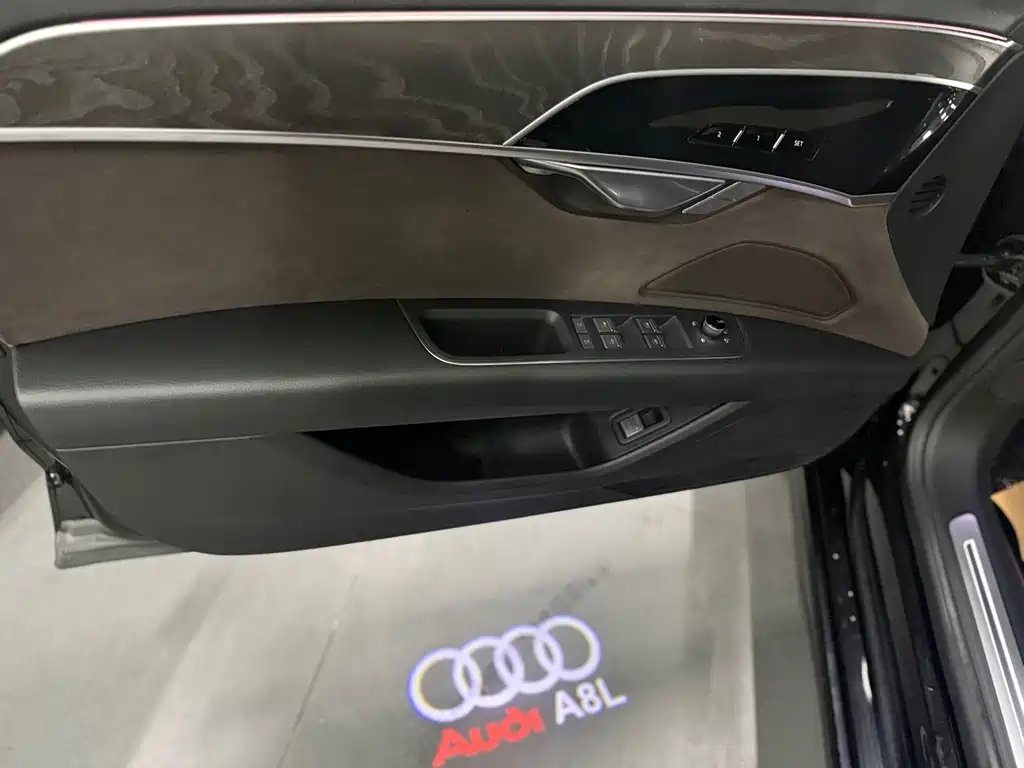 Audi A8 2023 — фото 5