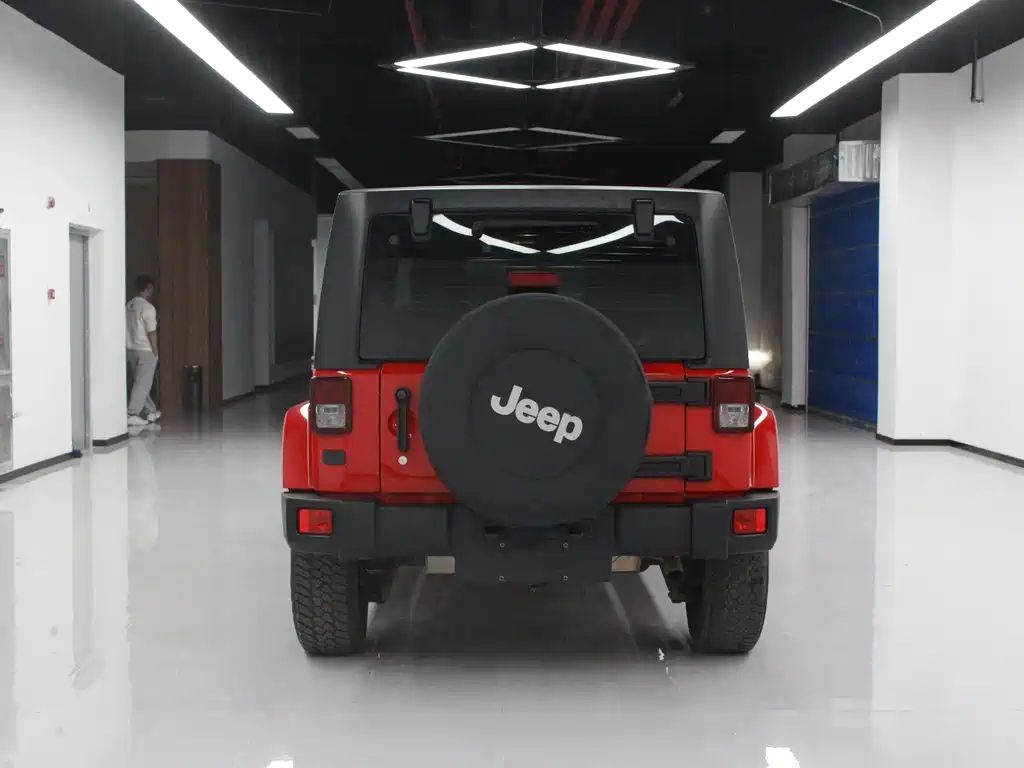 Jeep Wrangler 2016 — фото 15