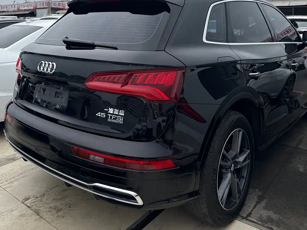 Audi Q5L 2020 — фото 17