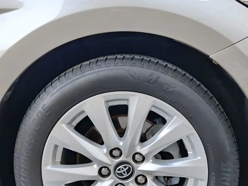 Toyota Camry 2018 — фото 14