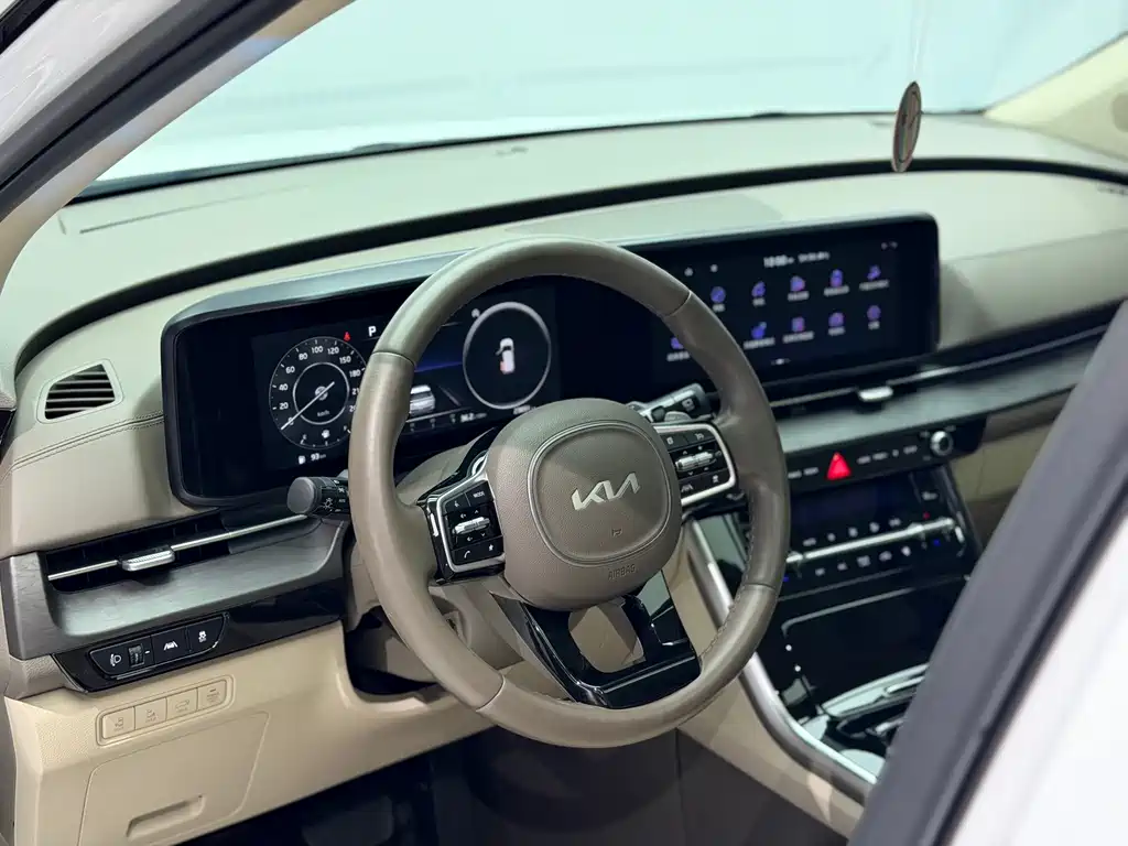 Kia Carnival 2022 — фото 12