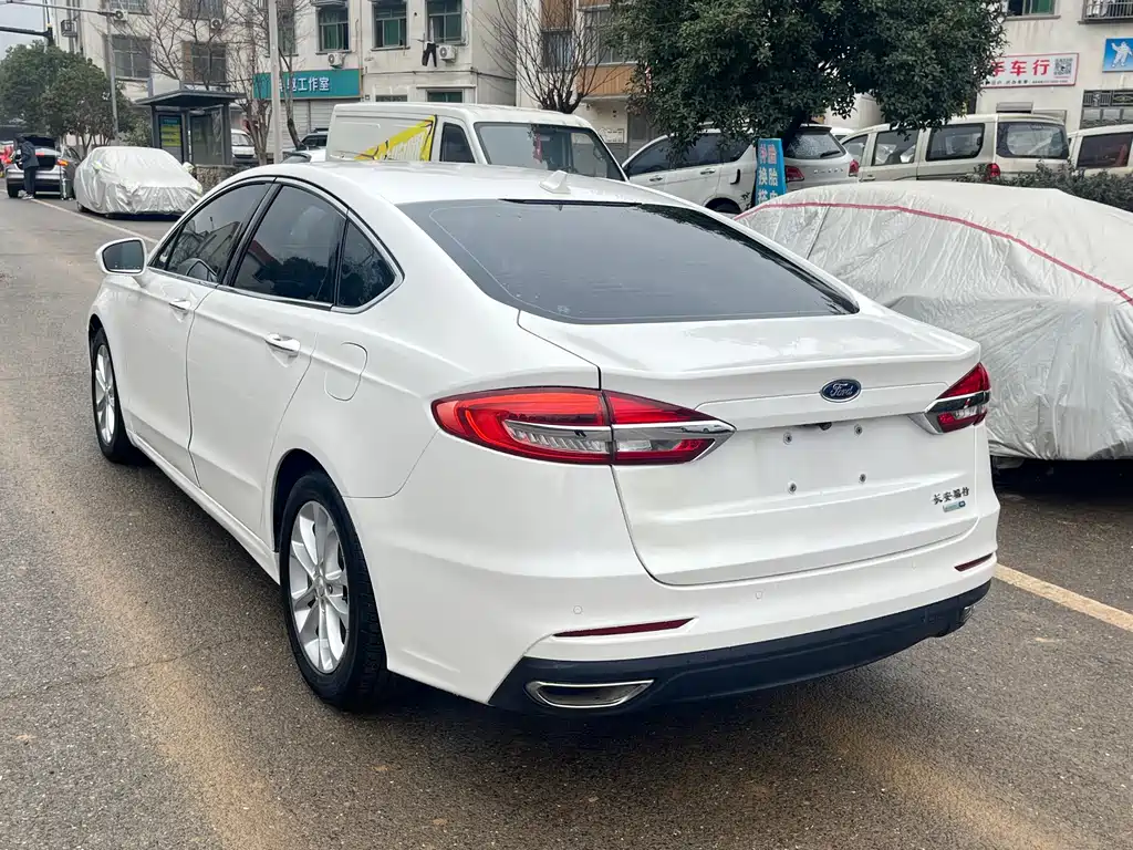 Ford Mondeo 2020 — фото 5