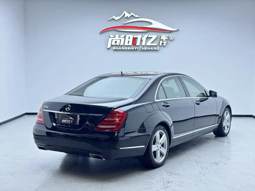Mercedes-Benz S-Class 2012