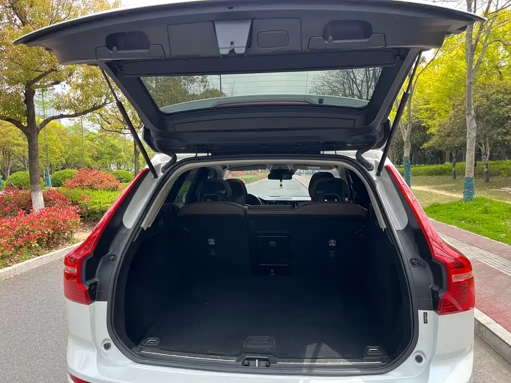 Volvo XC60 2019 — фото 11