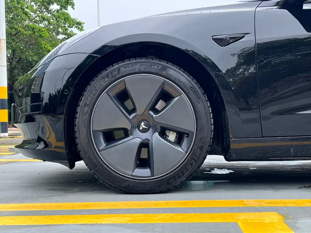 Tesla Model 3 2022 — фото 10