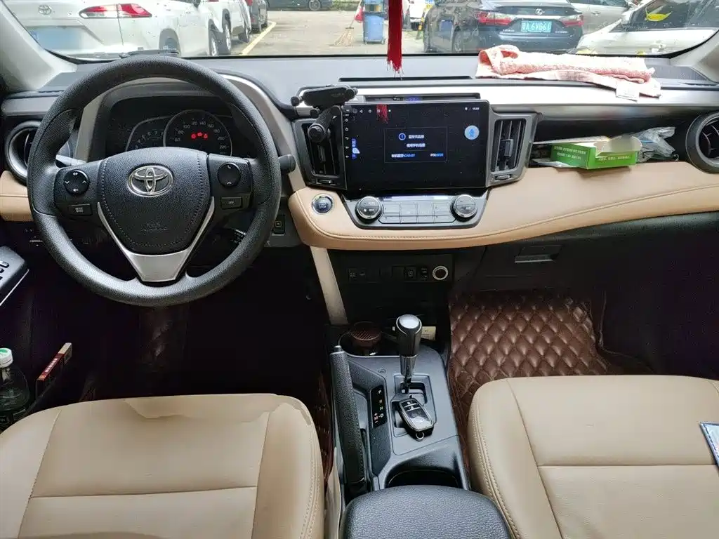 Toyota RAV4 2016 — фото 13
