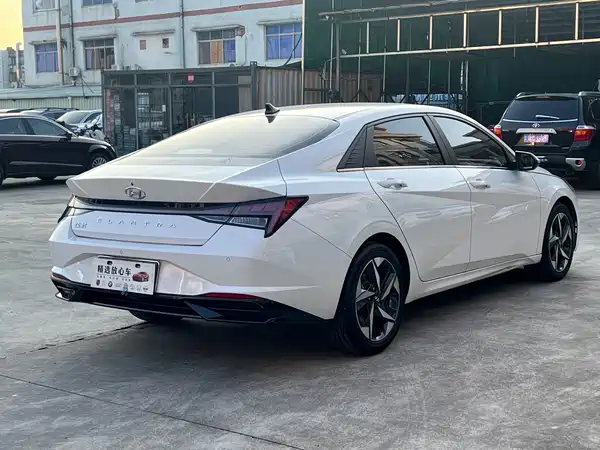 Hyundai Elantra 2022